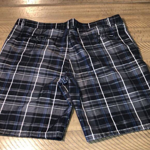 Hurley 4 pocket Shorts 🩳 in Blue and Gray Plaid. - Picture 10 of 17